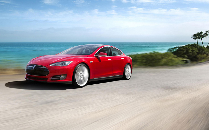 Tesla Model S electrifies luxury elite