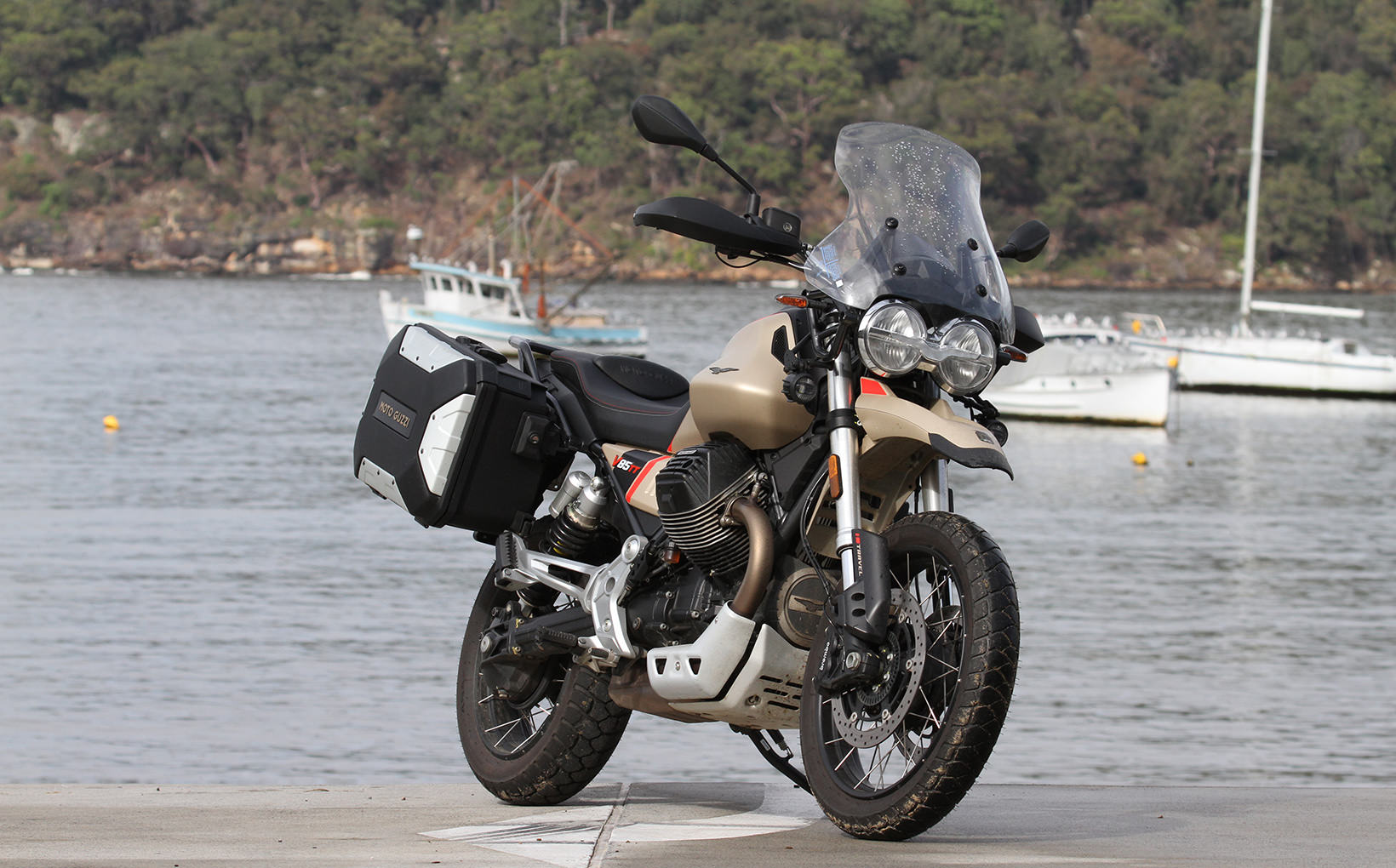 2022 Moto Guzzi V85 TT: Moto Guzzi TT Travel 