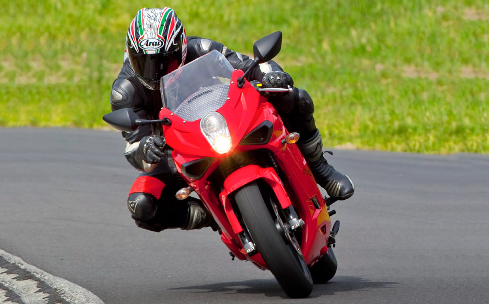 QUIKSPIN: Hyosung GT250R - Unsung Hero
