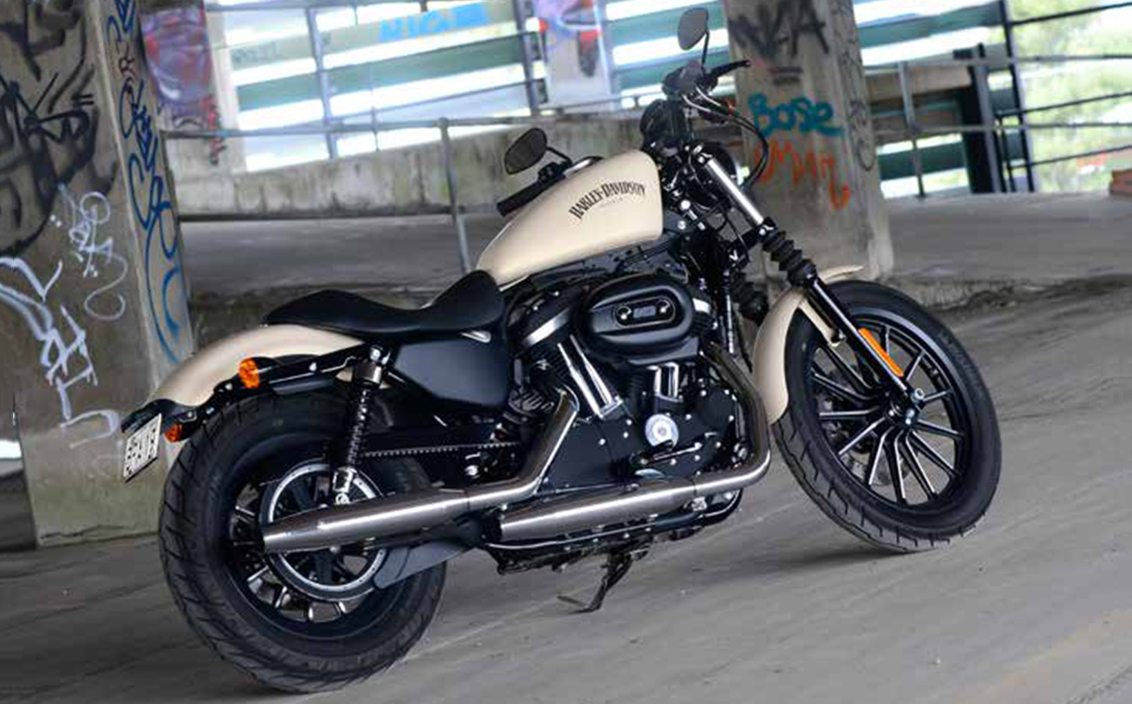 QUIKSPIN: Harley-Davidson Iron 883 - Iron Maiden