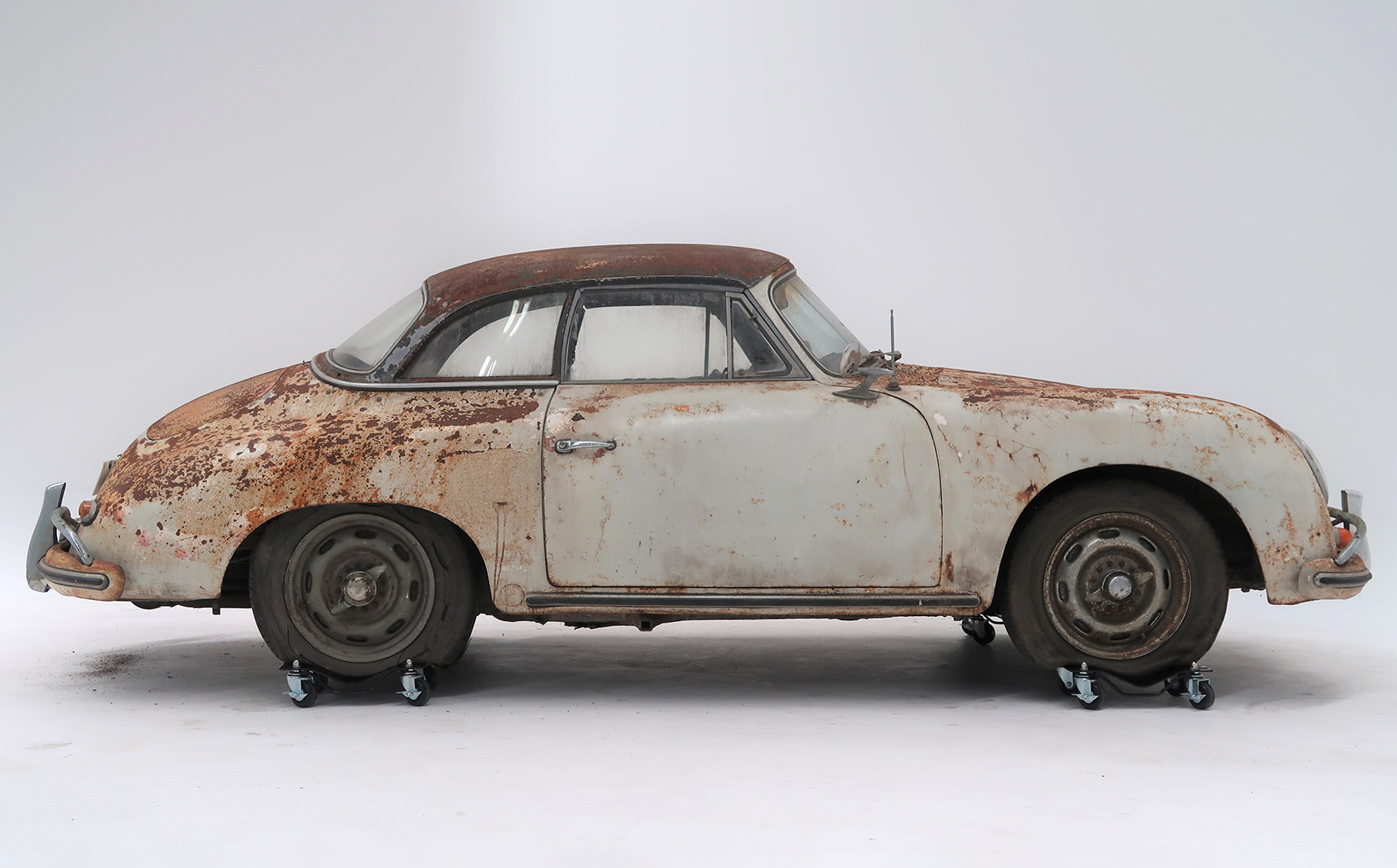 &lsquo;Barnfind&rsquo; early Porsche sells for $230,000!