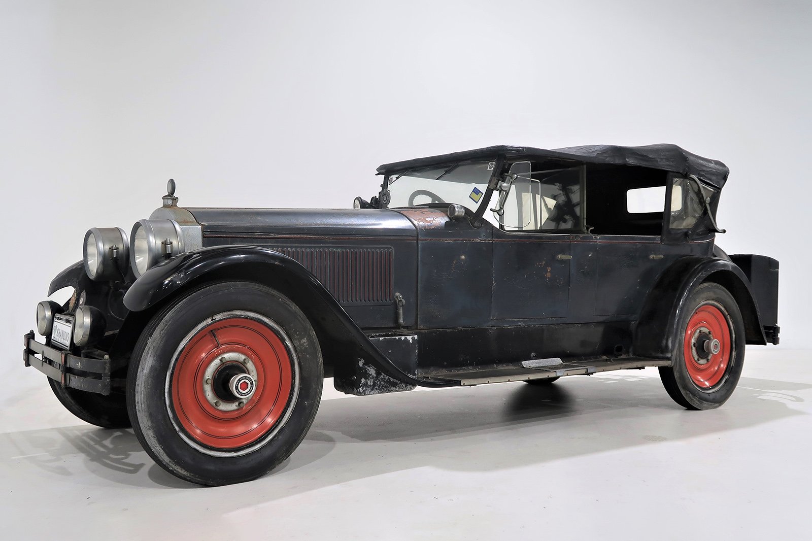 Fabulous &lsquo;survivor&rsquo; Packard leads Golden Oldies in Shannons Timed Online Autumn Auction