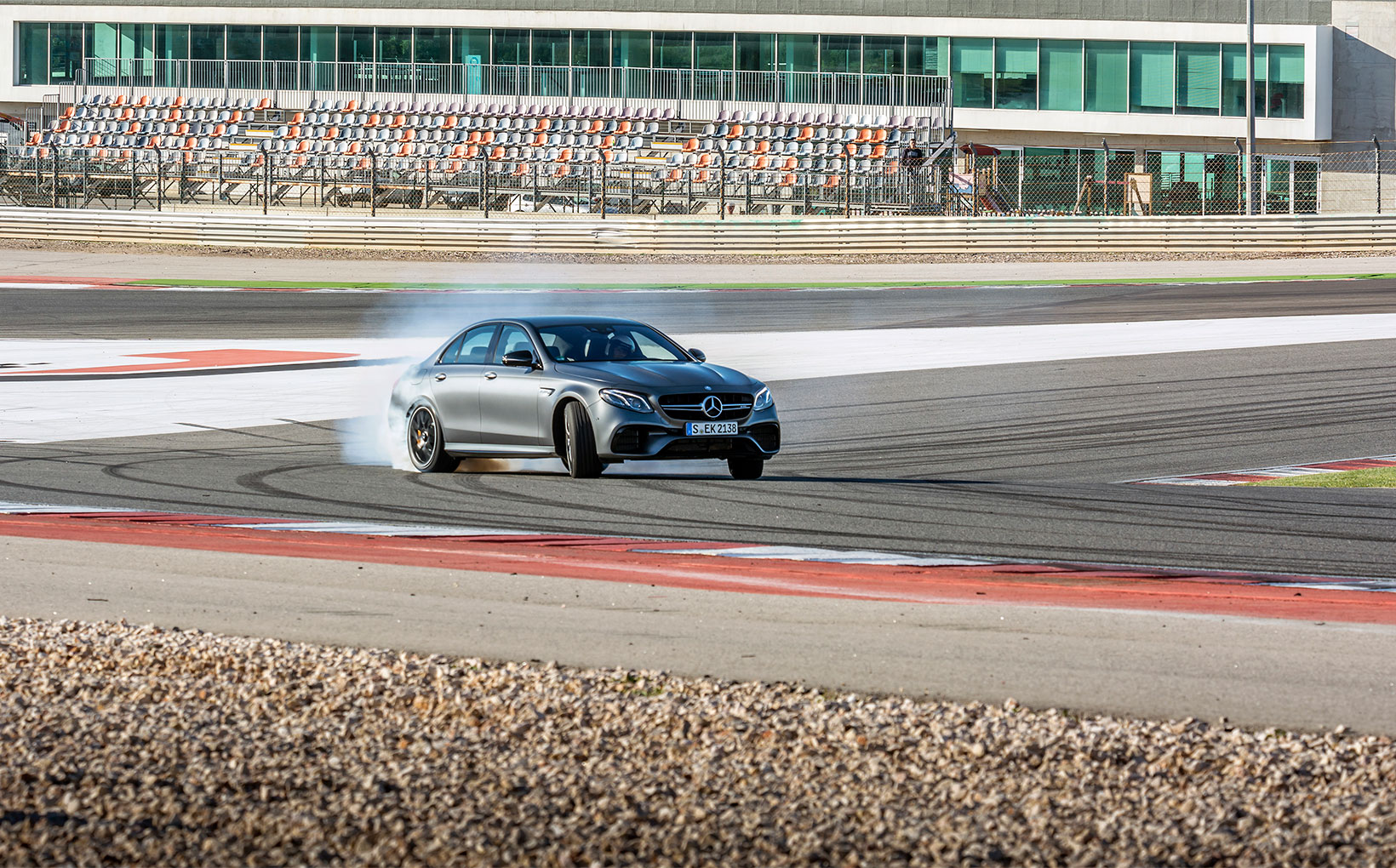 Mercedes-AMG lights up E63&apos;s tyres