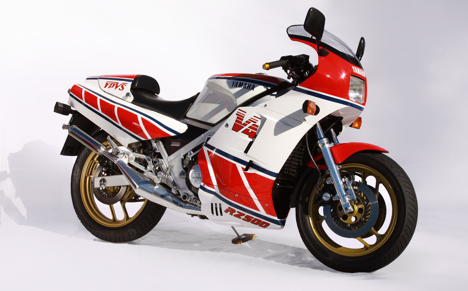Yamaha RZ500: V4