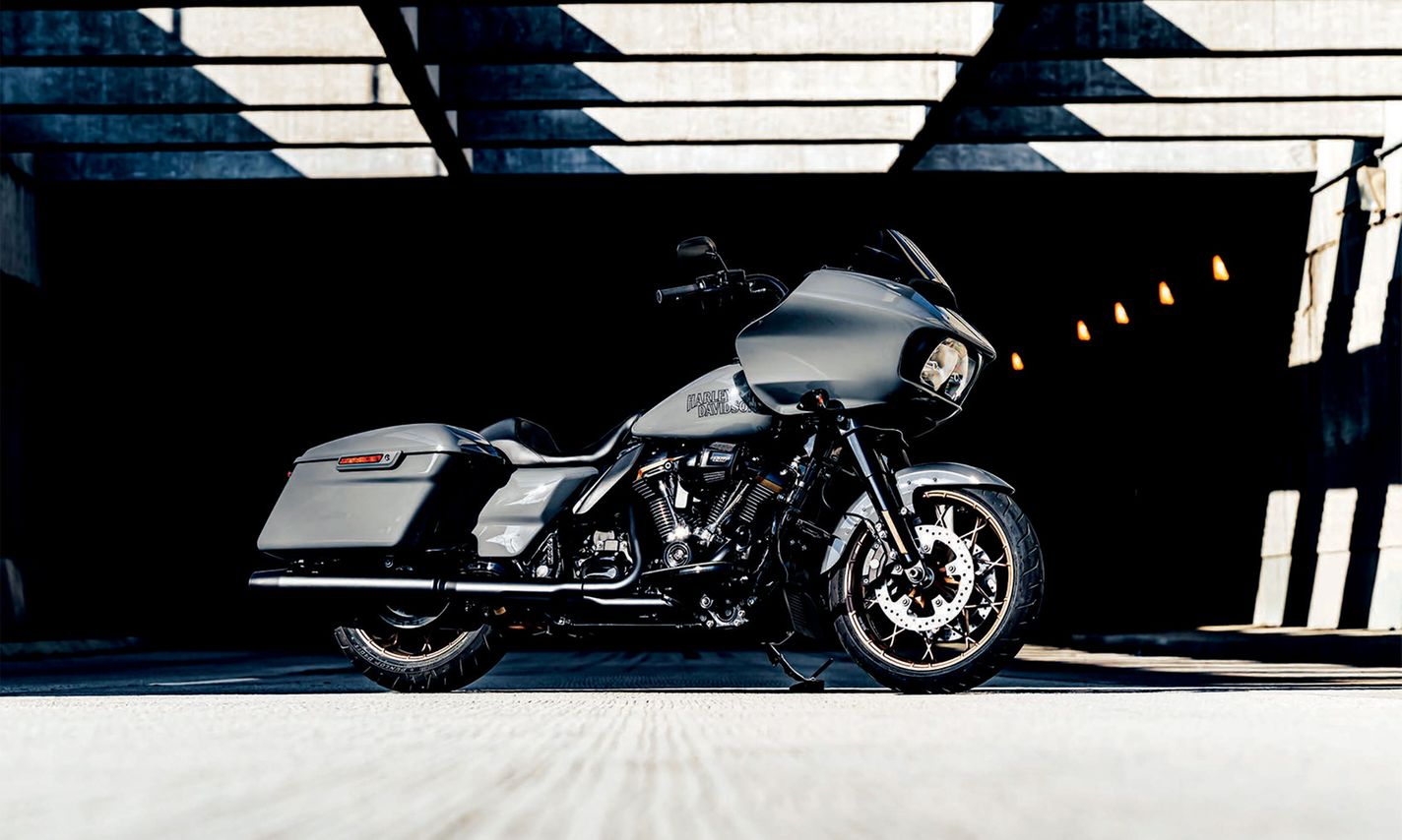Harley-Davidson Road Glide ST: The Soloist  