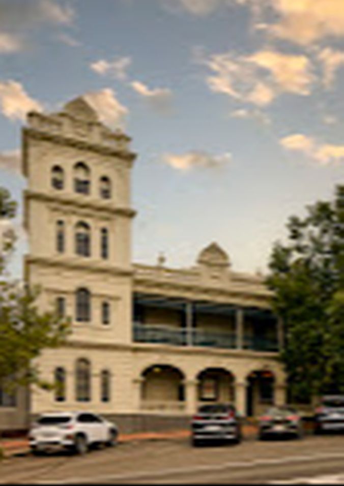 PUB LUNCH GRAND HOTEL YARRA GLEN