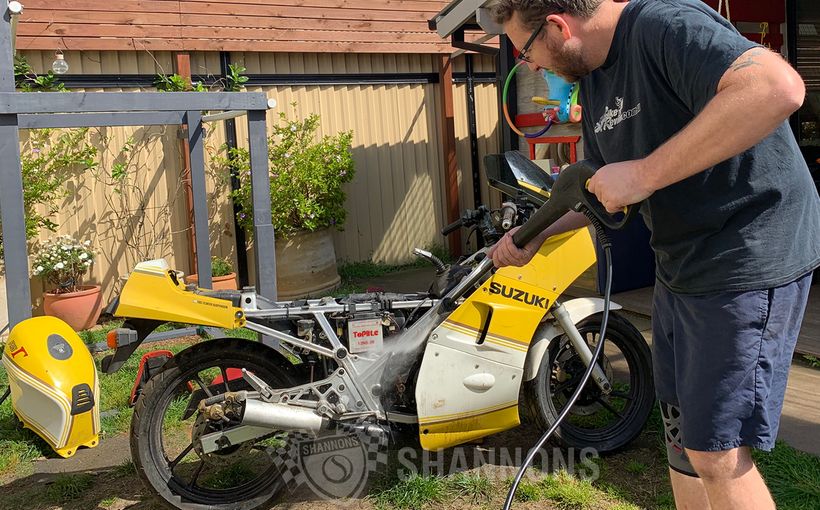 Suzuki RG250 HB Replica: Yellow Terror Part 1