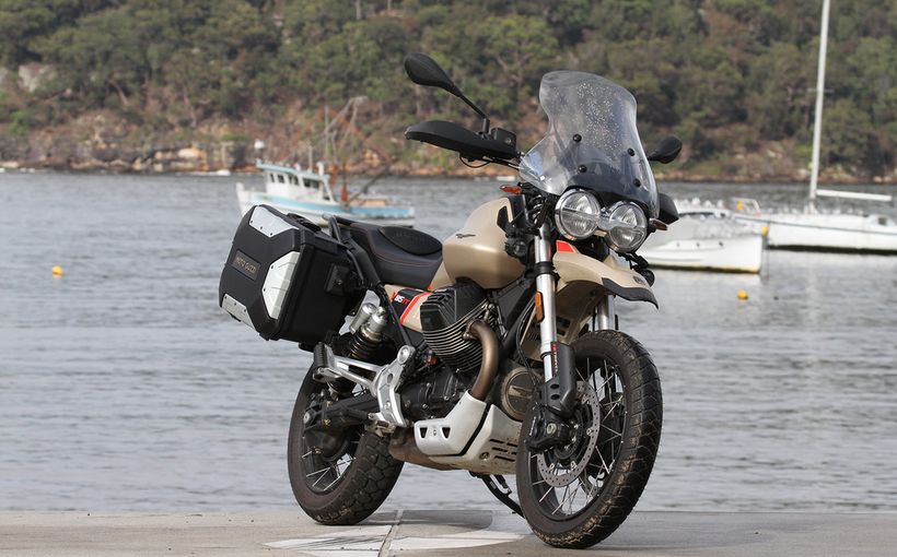 2022 Moto Guzzi V85 TT: Moto Guzzi TT Travel 
