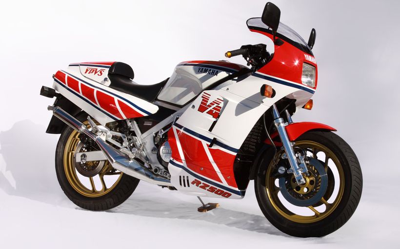 Yamaha RZ500: V4