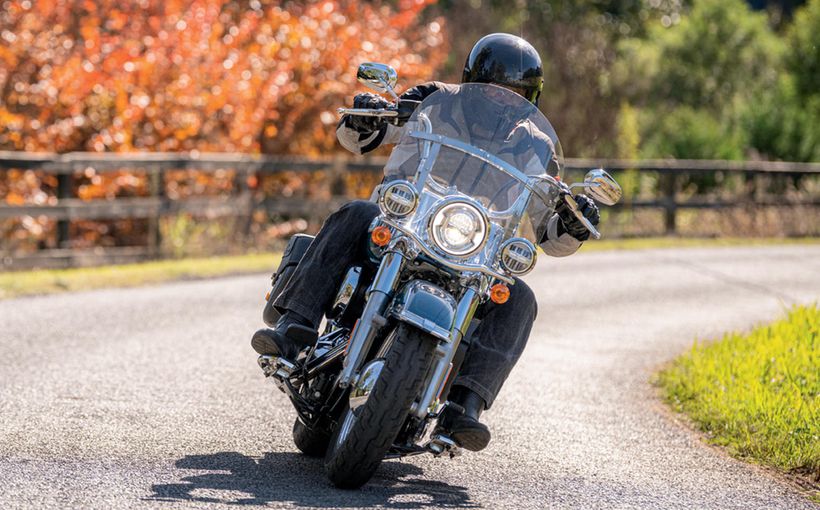 2021 Harley-Davidson Heritage Classic: Chrome sweet chome